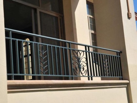 南甯(níng)陽台防護(hu)欄廠家直(zhí)銷 可定制(zhi)