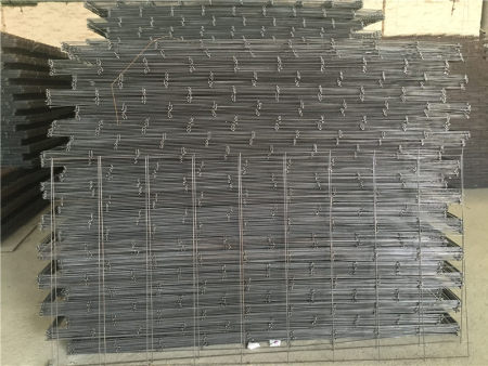 南甯護(hù)欄網、鋼(gang)質護欄(lan)網批發(fā)